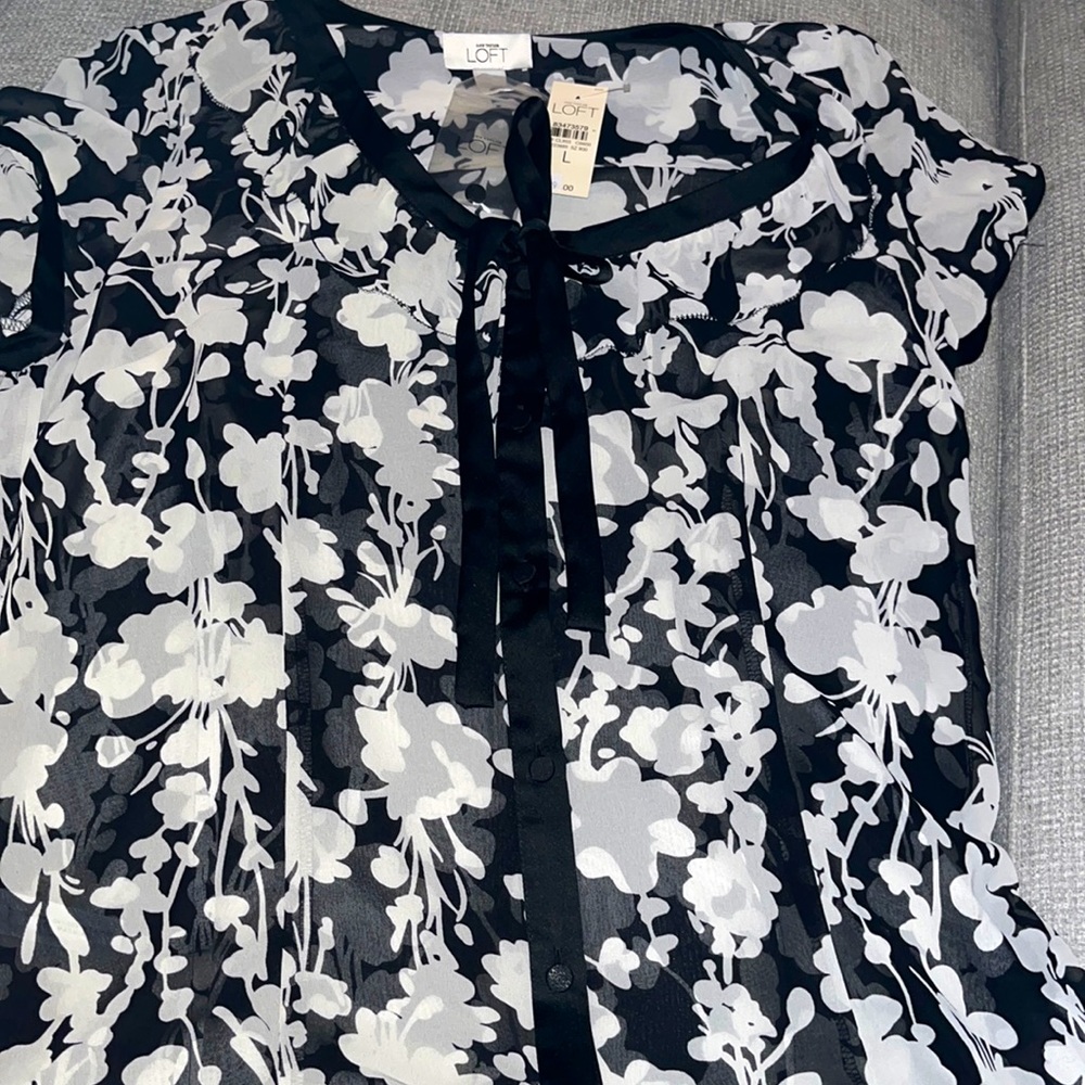 LOFT Satin Trim w/Satin Bow, BL/Wh Floral NWT, Sz Large, Sheer Polyester Blouse